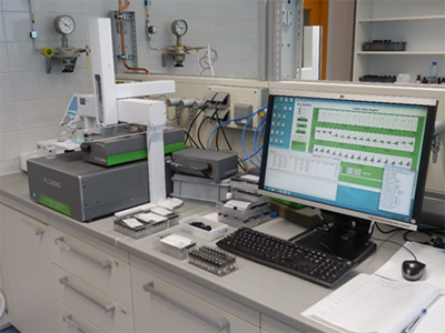 Laserspektrometer der FA Picarro mit Verdampfer und Autosampler im Isotopenhydrologie-Labor der BGR