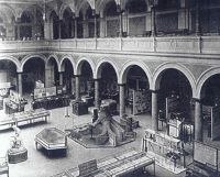 Lichthof der Preußischen Geologischen Landesanstalt mit Museum für Geologie (vor 1945)